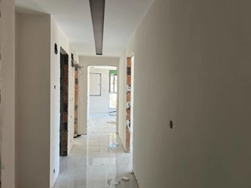 Interior 4
