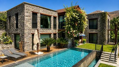 Exterior 4