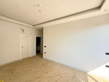 Interior 4
