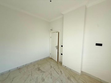 Interior 5