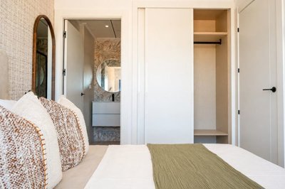 Interior 8