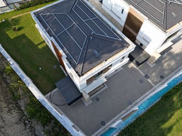 Exterior 10