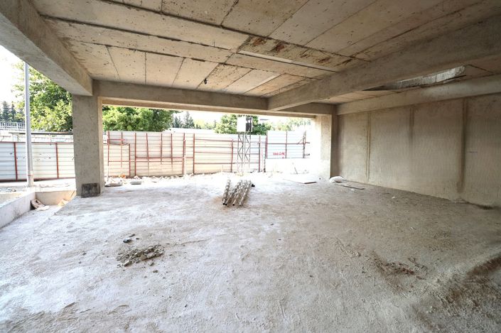 Image No.11-3 Bed Commercial for sale