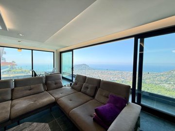 Interior 6