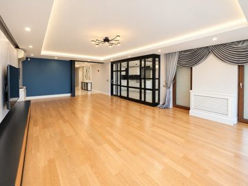 Interior 4