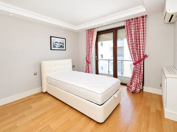 Image No.24-3 Bed Apartment for sale