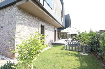 Exterior 10