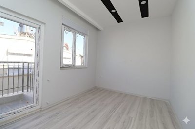 Interior 6