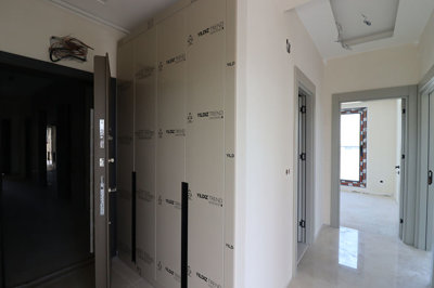 Interior 8