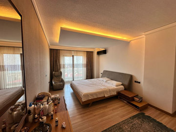 Interior 10