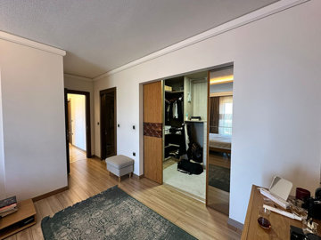 Interior 11