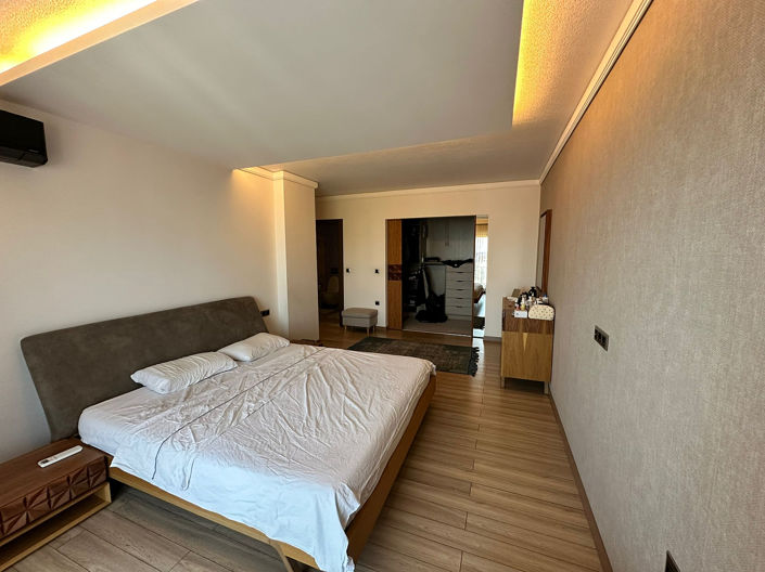Image No.16-6 Bed Apartment for sale