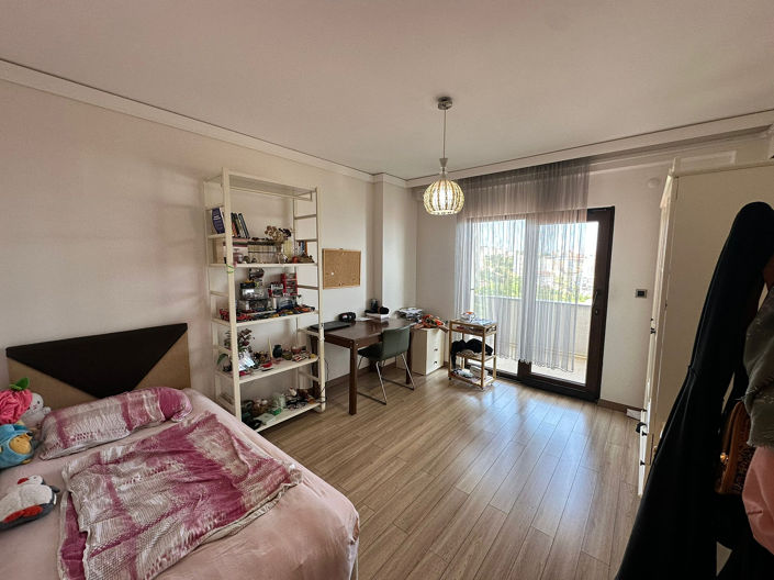 Image No.17-6 Bed Apartment for sale