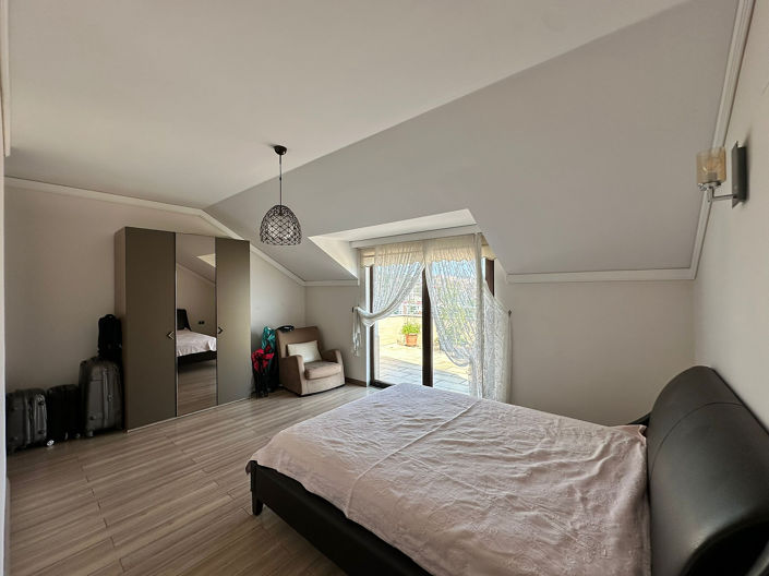 Image No.19-6 Bed Apartment for sale