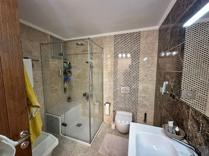 Image No.20-6 Bed Apartment for sale