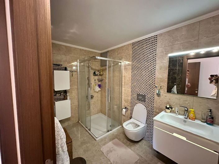Image No.21-6 Bed Apartment for sale