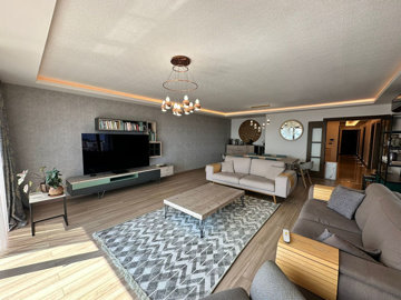 Interior 4