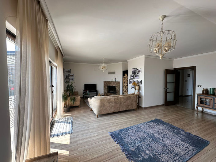 Image No.8-6 Bed Apartment for sale
