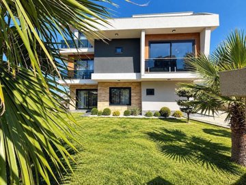 Exterior 4