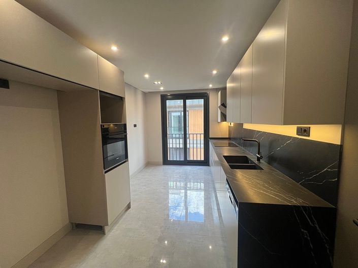 Image No.11-3 Bed Apartment for sale