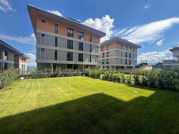 Exterior 4