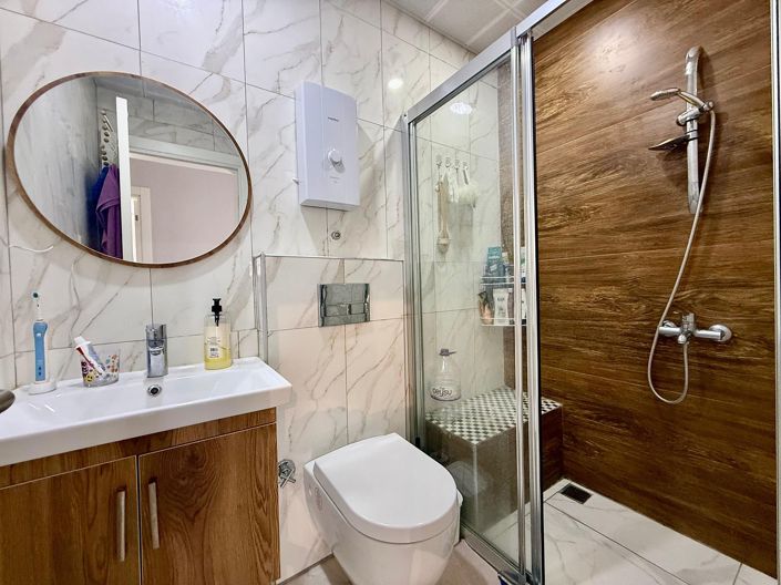 Image No.20-2 Bed Apartment for sale