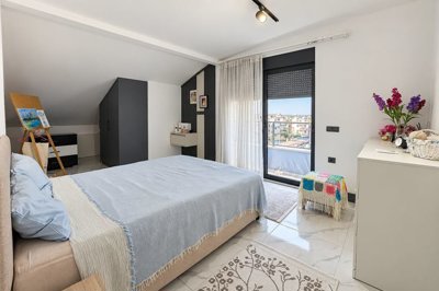 Interior 11