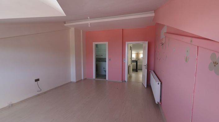 Image No.13-4 Bed Apartment for sale