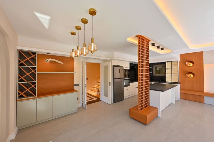 Image No.10-8 Bed House/Villa for sale