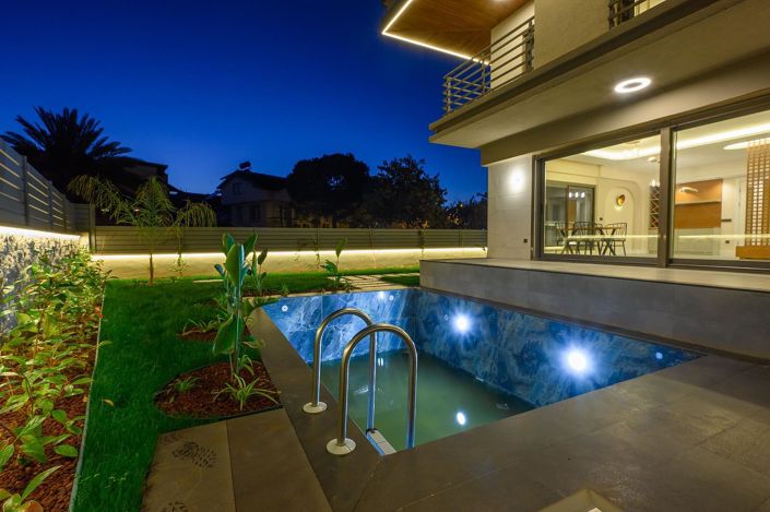 Image No.3-8 Bed House/Villa for sale
