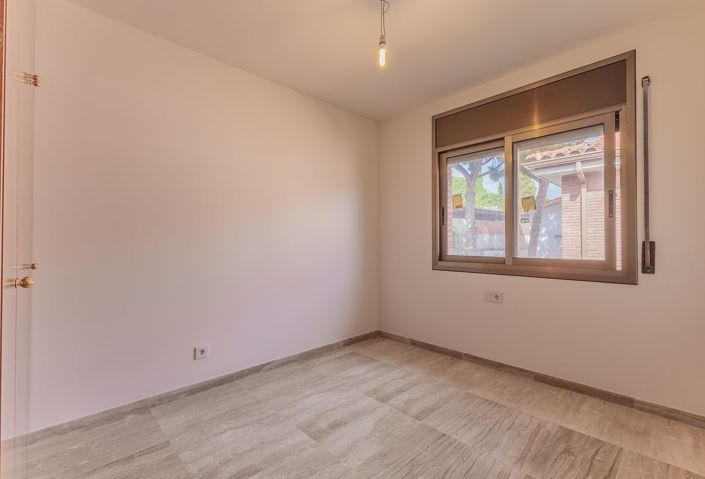 Image No.12-8 Bed House/Villa for sale