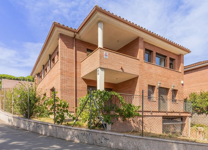 Image No.3-8 Bed House/Villa for sale