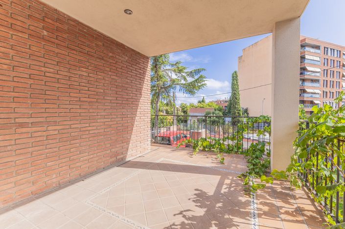 Image No.25-8 Bed House/Villa for sale