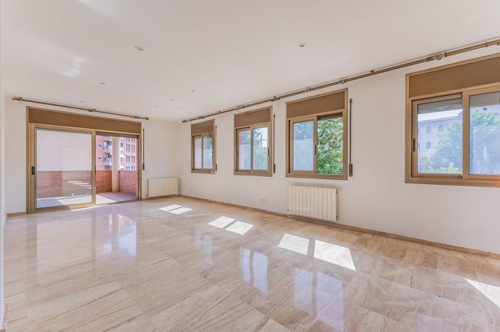 Image No.6-8 Bed House/Villa for sale