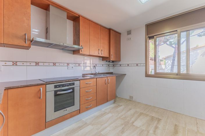 Image No.8-8 Bed House/Villa for sale