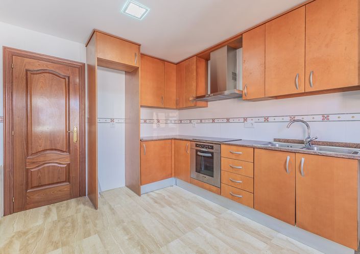 Image No.9-8 Bed House/Villa for sale