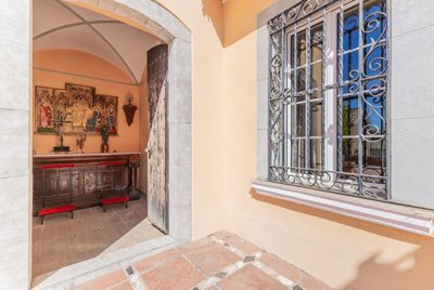 Interior 5