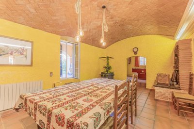 Interior 6