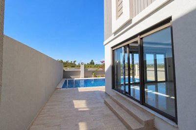 Exterior 11