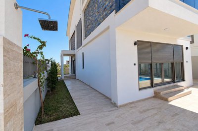 Exterior 8