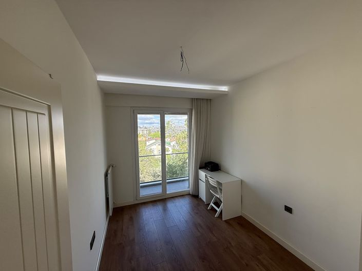 Image No.21-3 Bed Apartment for sale