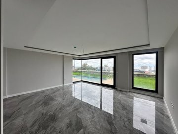 Interior 4