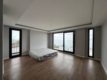 Interior 6