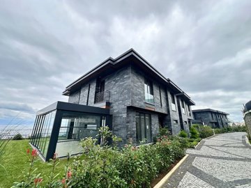 Exterior 8