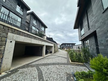 Exterior 9