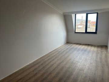 Interior 8