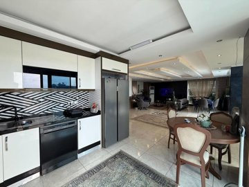 Interior 5