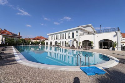 Exterior 3