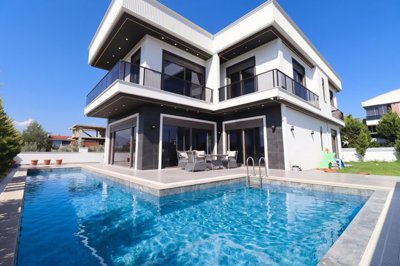 Exterior 4