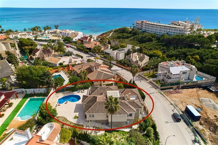 Image No.1-Villa de 4 chambres à vendre à Cabo Roig